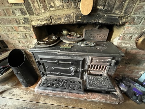Vintage victorian cast iron - cast,